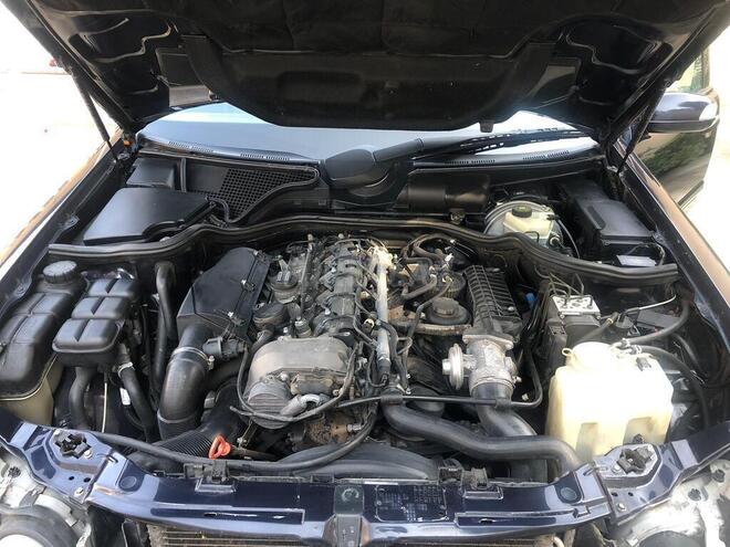 Mercedes E 270 2001, 390,000 km - 2.7 l - Bakı