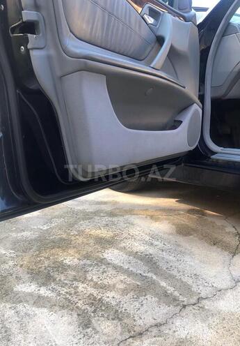 Mercedes E 270 2001, 390,000 km - 2.7 l - Bakı