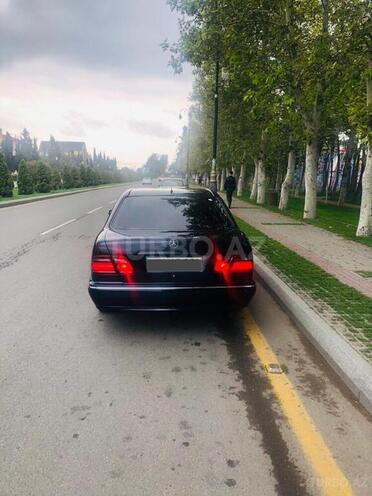 Mercedes E 270 2001, 390,000 km - 2.7 l - Bakı