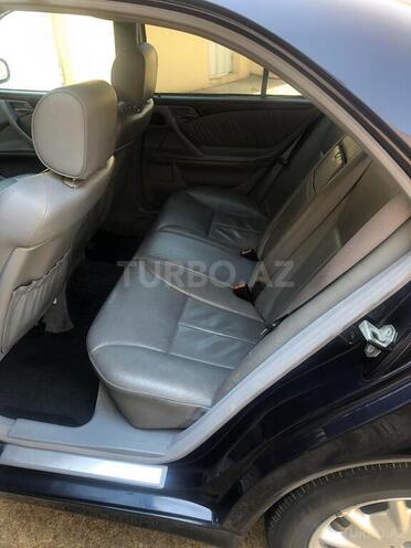 Mercedes E 270 2001, 390,000 km - 2.7 l - Bakı