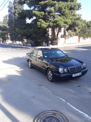 Mercedes E 280 1998, 132,500 km - 2.8 l - Bakı