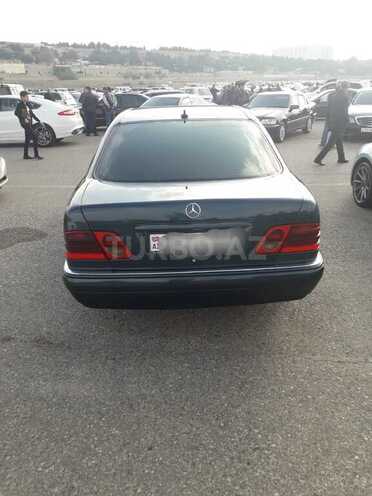 Mercedes E 220 1998, 300,000 km - 2.2 l - Bakı