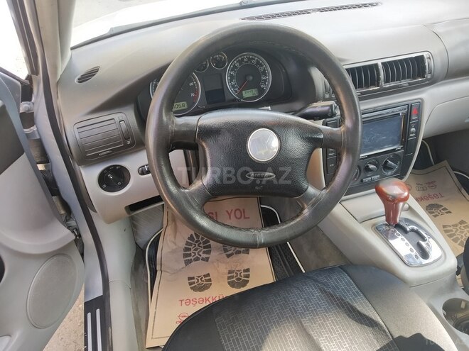 Volkswagen Passat 2003, 244,750 km - 1.8 l - Bakı