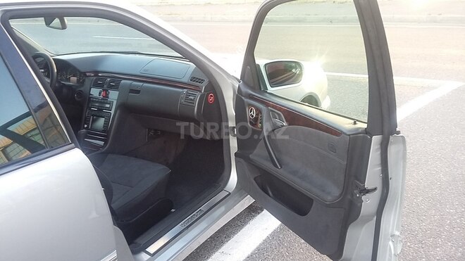 Mercedes E 240 2000, 280,000 km - 2.6 l - Bakı