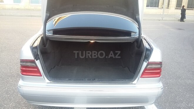 Mercedes E 240 2000, 280,000 km - 2.6 l - Bakı