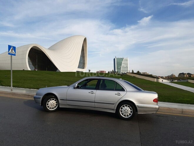 Mercedes E 240 2000, 259,000 km - 2.6 l - Bakı