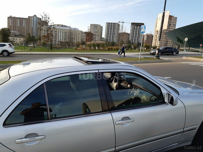 Mercedes E 240 2000, 259,000 km - 2.6 l - Bakı