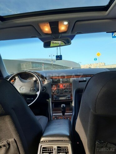 Mercedes E 240 2000, 259,000 km - 2.6 l - Bakı
