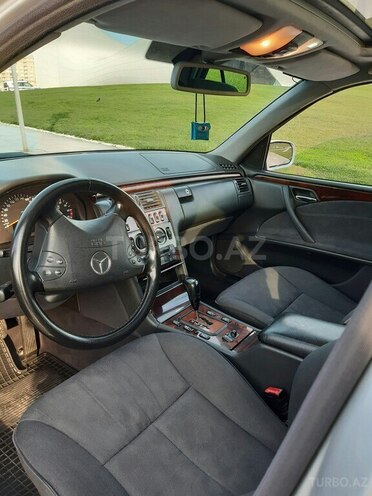 Mercedes E 240 2000, 259,000 km - 2.6 l - Bakı