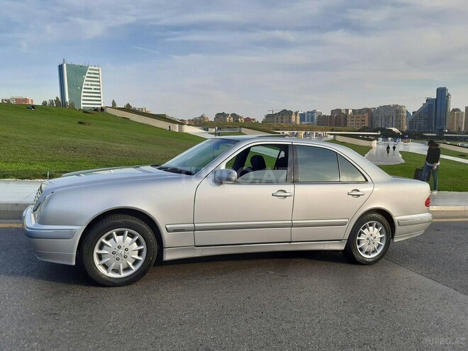 Mercedes E 240 2000, 259,000 km - 2.6 l - Bakı