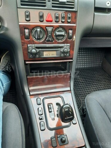 Mercedes E 240 2000, 259,000 km - 2.6 l - Bakı