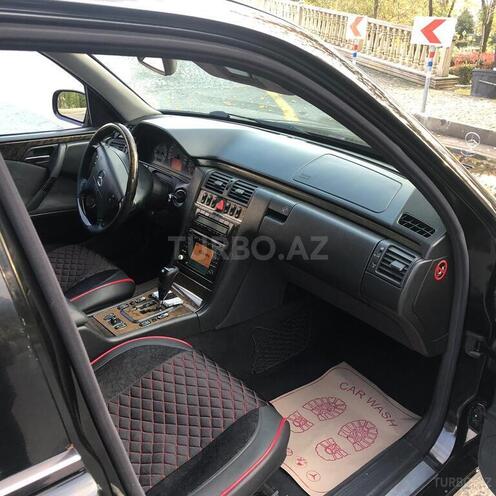 Mercedes E 240 2001, 286,000 km - 2.4 л - Qəbələ