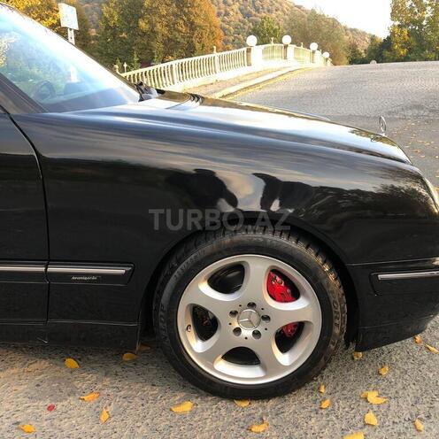 Mercedes E 240 2001, 286,000 km - 2.4 л - Qəbələ