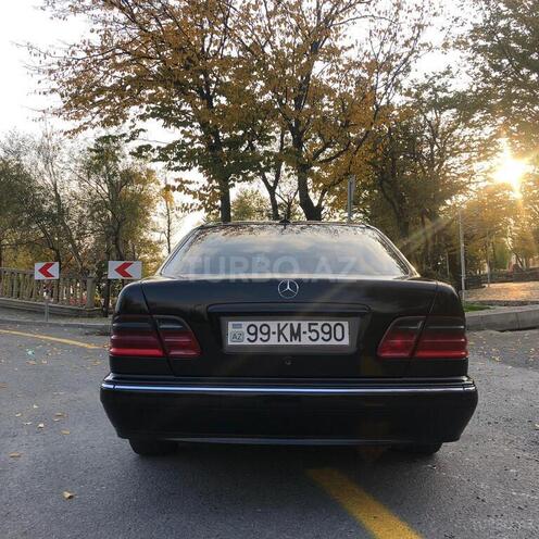 Mercedes E 240 2001, 286,000 km - 2.4 л - Qəbələ