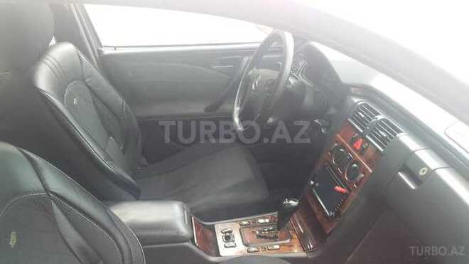 Mercedes E 220 2001, 180,000 km - 2.2 l - Şəki