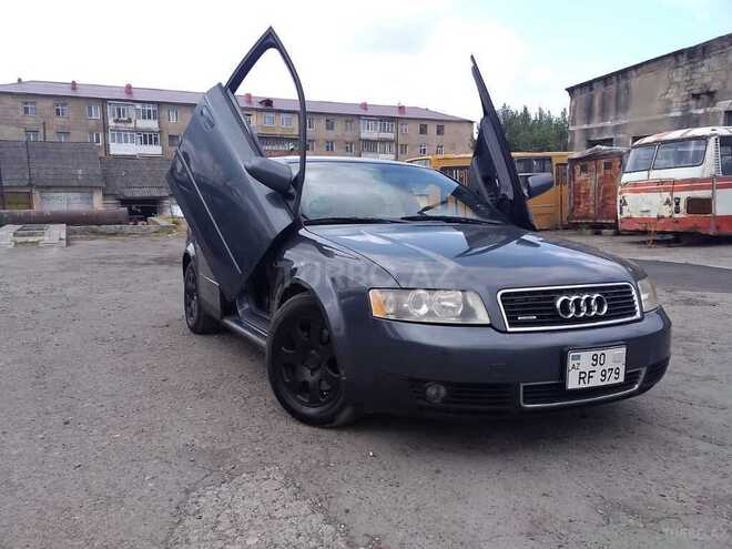 Audi A4 2003, 330,000 km - 1.8 l - Şəki