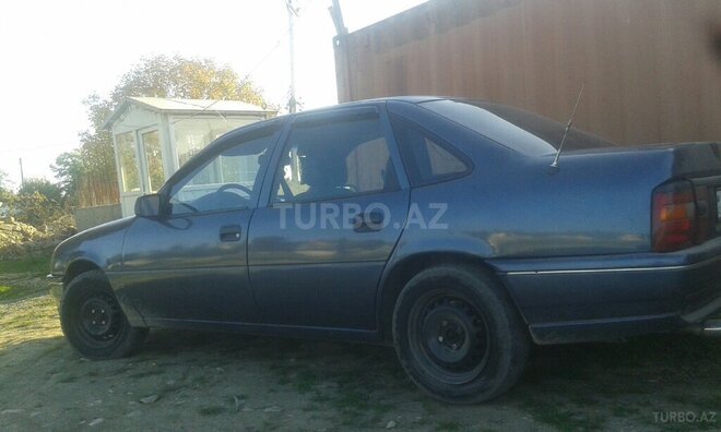 Opel Vectra 1989, 380,000 km - 2.0 l - Qusar