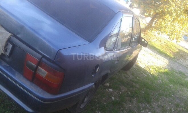 Opel Vectra 1989, 380,000 km - 2.0 l - Qusar