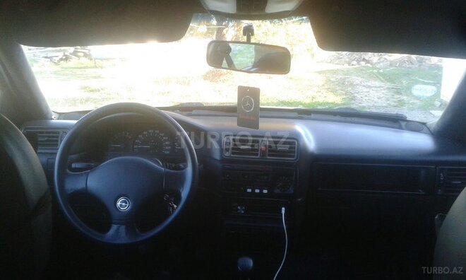 Opel Vectra 1989, 380,000 km - 2.0 l - Qusar