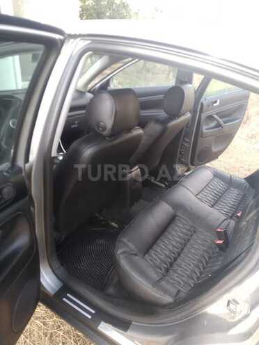 Volkswagen Passat 2002, 200,000 km - 1.8 l - Salyan