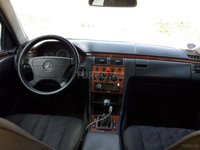 Mercedes E 200 1999, 365,000 km - 2.2 l - Bakı