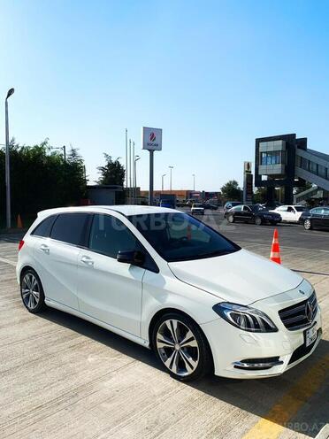 Mercedes B 180 2012, 80,000 km - 1.6 л - Bakı