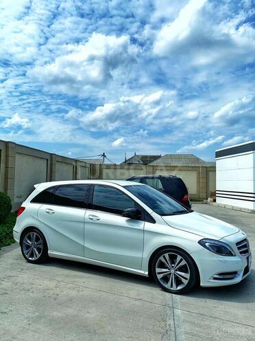 Mercedes B 180 2012, 80,000 km - 1.6 л - Bakı