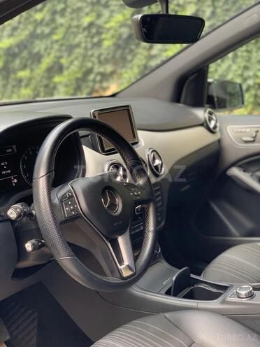 Mercedes B 180 2012, 80,000 km - 1.6 л - Bakı
