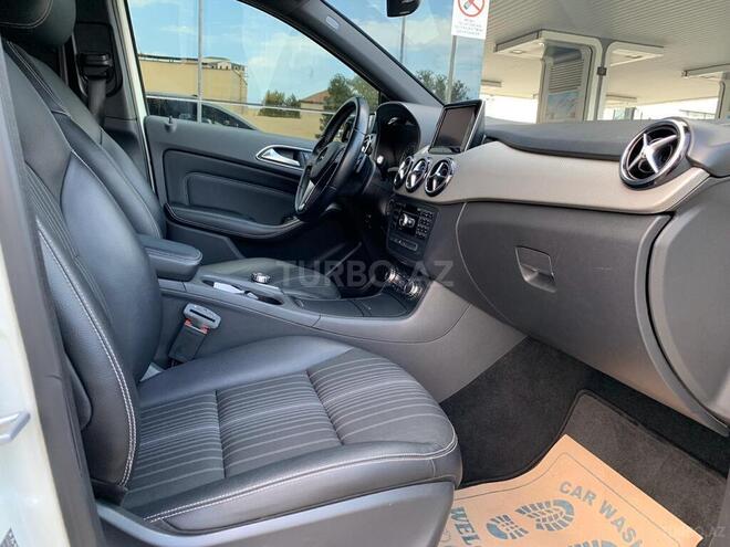 Mercedes B 180 2012, 80,000 km - 1.6 л - Bakı