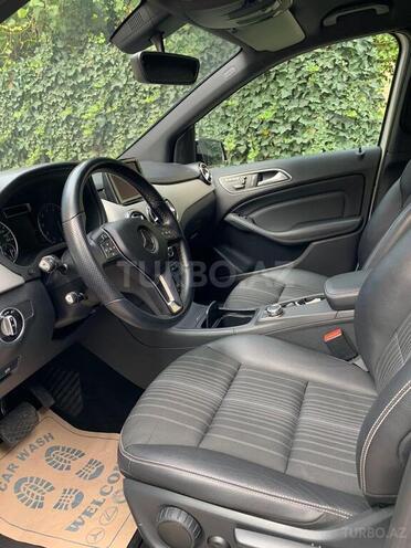 Mercedes B 180 2012, 80,000 km - 1.6 л - Bakı