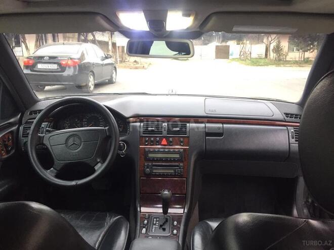 Mercedes E 240 1997, 320,000 km - 2.4 l - Bakı