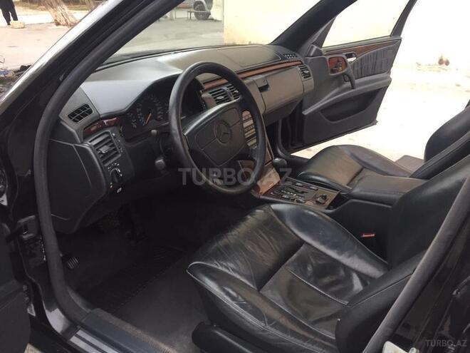 Mercedes E 240 1997, 320,000 km - 2.4 l - Bakı