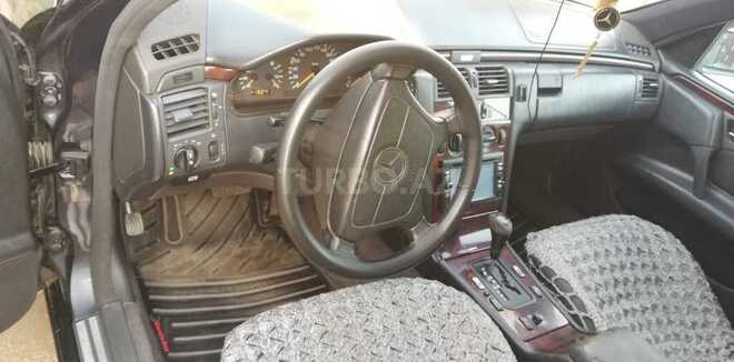 Mercedes E 200 1997, 284,057 km - 2.0 l - Bakı