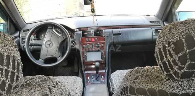 Mercedes E 200 1997, 284,057 km - 2.0 l - Bakı
