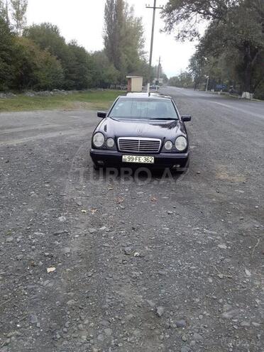 Mercedes E 200 1997, 280,000 km - 2.0 l - Qax