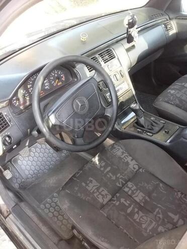 Mercedes E 200 1997, 280,000 km - 2.0 l - Qax