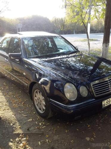 Mercedes E 200 1997, 280,000 km - 2.0 l - Qax