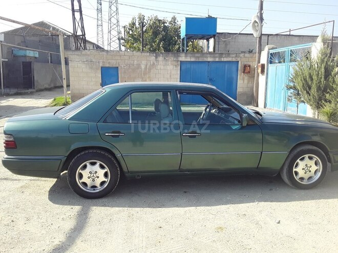 Mercedes E 220 1993, 681,609 km - 2.2 l - Bakı