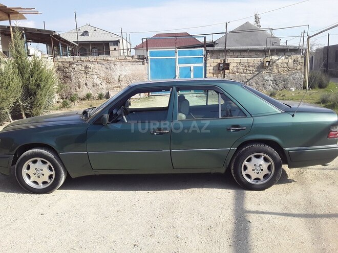 Mercedes E 220 1993, 681,609 km - 2.2 l - Bakı