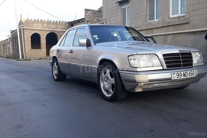 Mercedes E 320 1995, 352,000 km - 3.2 l - Bakı