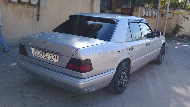 Mercedes E 220 1994, 369,000 km - 2.2 l - Bakı