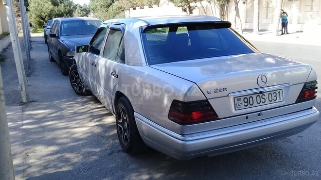 Mercedes E 220 1994, 369,000 km - 2.2 l - Bakı
