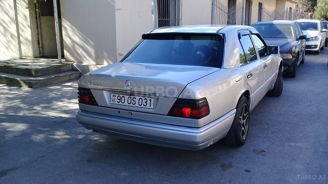 Mercedes E 220 1994, 369,000 km - 2.2 l - Bakı