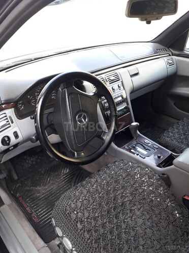Mercedes E 280 1996, 434,469 km - 2.8 l - Bakı