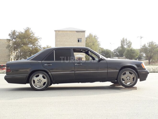 Mercedes E 250 1993, 702,000 km - 2.5 l - Bakı