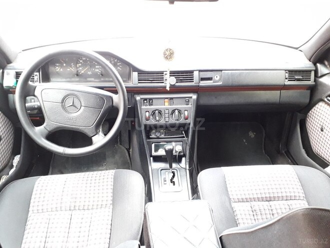Mercedes E 250 1993, 702,000 km - 2.5 l - Bakı