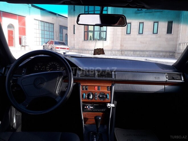 Mercedes E 220 1994, 451,000 km - 2.2 l - Bakı