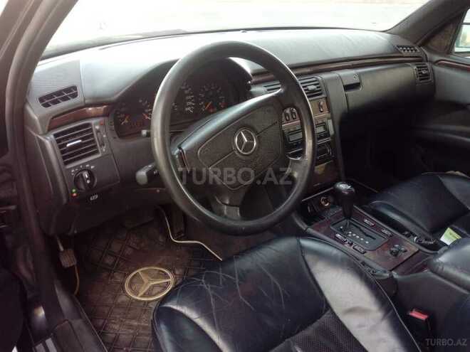 Mercedes E 230 1997, 276,000 km - 2.3 l - Sumqayıt
