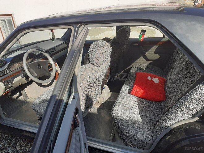 Mercedes E 200 1992, 445,000 km - 2.0 l - Quba