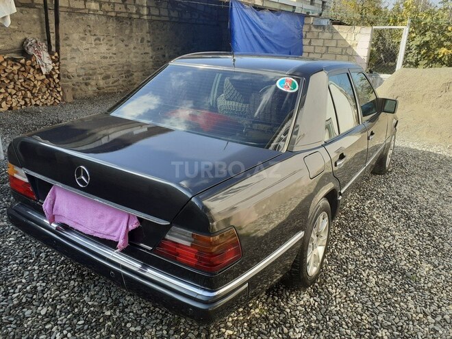 Mercedes E 200 1992, 445,000 km - 2.0 l - Quba